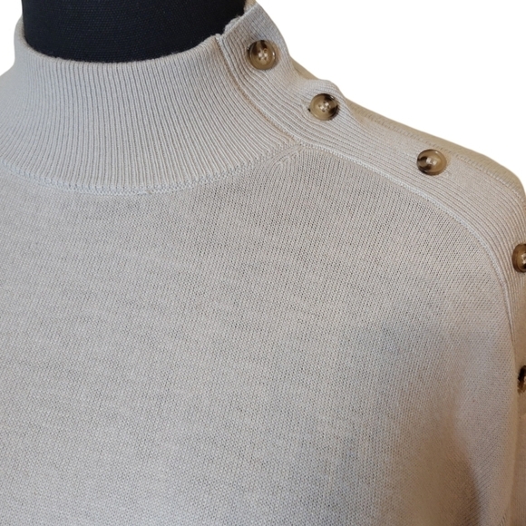 Ann Taylor Silver Gray Button Shoulder Sweater Size Medium - Picture 3 of 6